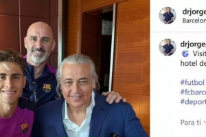 每体：费尔明此前额头处受伤，再战马竞赛前接受整形外科医生检查