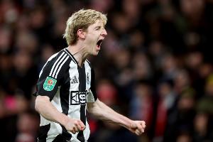 记者：纽卡对戈登离队持开放态度，球员方面将和拜仁管理层谈判