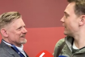 开场送大礼！舒梅切尔和诺伊尔开玩笑：你想让比赛变得有悬念吗？