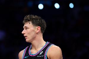 4中2得到6分3板3助！杨健：斯波啊！下半场少用拉松几分钟 早赢了