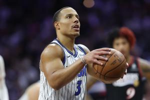 霸王龙！贝恩上半场8中5得到19分1板3助&得分两队最高 罚球9中8