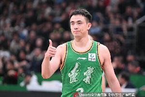 一次出手都没有！赵继伟半场出战14分钟 没有得分但送出4助