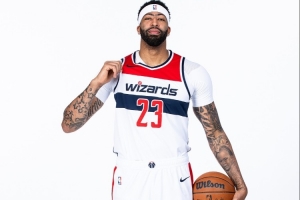 你的未来？浓眉打趣：我还有合同在身啊 我爱我的钱