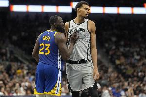 追梦：我不认为自己的防守影响力强于文班 但我自认不比任何人差!