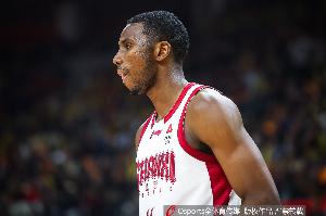 能里能外！迪亚洛上半场9投6中&三分3中2 拿下15分2助攻1抢断