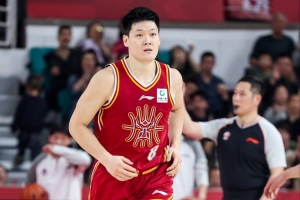 不是关键球不进！张宁命中大心脏三分 全场2中1得到3分4板