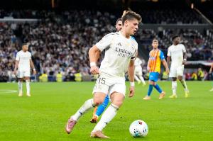 记者：次回合对阵拜仁，居莱尔和卡马文加可能会作为替补登场