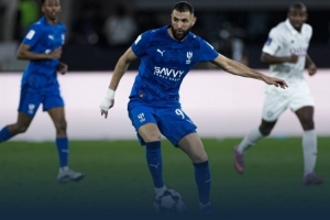 苦涩…新月砸1.7亿买人并挖角本泽马，但亚冠无缘8强+联赛5分落后