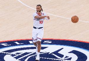 冲击力十足！加兰上半场8中5得到11分3板5助攻 三分2中1