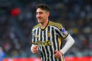 米体：阿森纳有意坎比亚索，尤文主帅斯帕莱蒂希望留住球员