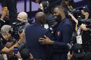 贝弗利：若詹姆斯能率领这支湖人进西决 那他和乔丹就是平起平坐