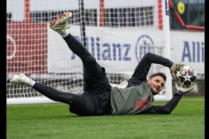 朝着复出迈进！拜仁官方：乌尔赖希今日恢复有球训练