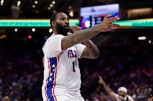 恩比德你好好休息！德拉蒙德8中5砍14分10板2助3断3帽 三分3中2