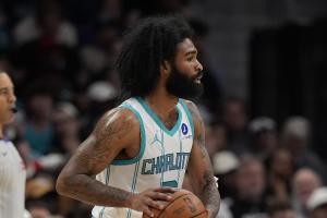 黄蜂主帅：科比·怀特入队后作用巨大 他再次证明了自己