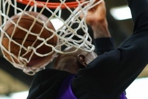 认真备战！湖人官方晒球队训练照 詹姆斯双手背扣领衔