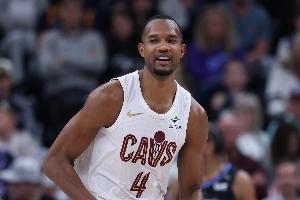 队记：骑士去年被步行者跑死&今年加高强度体能训练 多人首日累趴