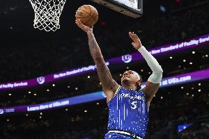 不太够！班凯罗上半场12投5中 拿到13分3篮板3助攻