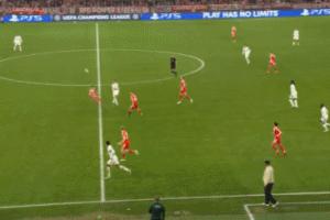 维贝吵架！维尼修斯断球被于帕回防破坏，贝林没等到传中叉腰摊手