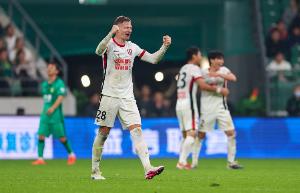 索罗金赞蓉城球迷：一到酒店像是皇马来了，赢国安后球迷挤满机场