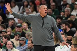 老里退休！他曾与雄鹿签三年半4000万合同 还能继续领8位数薪资