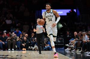 字母：了解我的人都知道我很忠诚 我反复澄清离队谣言就是没人信