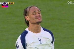 提前开香槟！热刺遭绝平西蒙斯一脸沮丧快哭了，此前进球疯狂庆祝