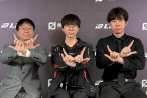 JDG小白教练：昨晚7点打完，讨论到早上5点才各自走出训练室