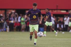 世体：费尔明佩戴面罩参加今日训练，有望出战塞尔塔