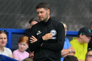 热刺利好！天空：布莱顿主帅赫尔泽勒仍被禁赛，本场无法现场指挥