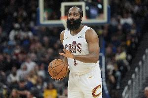 季后登！哈登传射建功17中8贡献22分10助 三分7中4