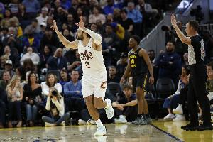 哈登：斯特鲁斯的得分是额外收获 他在其他方面对球队的影响更大