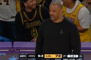 血亏！霍勒迪抛投不中&泰特反抢犯规 抱怨领技犯&乌度卡也申请1T