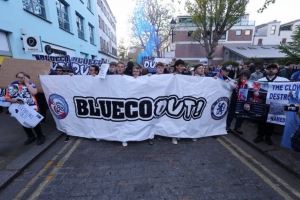 记者：BlueCo必须对球迷抗议做出回应，双方之间的脱节极具破坏性