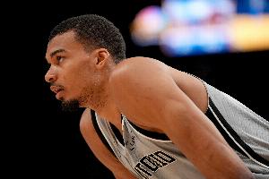 文班：开拓者今天的身体对抗在意料之中 后面他们会加大对抗强度