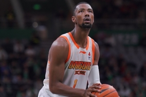 大号两双！贾尔斯19中15轰下34分14板 正负值+20