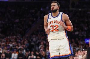 内线没罚球！唐斯12中8拿下18分8板2助2帽 第三节14分6板