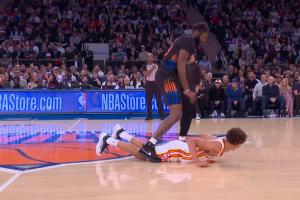 这明显故意的！米切罗掩护推倒丹尼尔斯 然后跨人越过后者头顶吃T