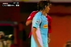 百看不厌！名场面：内斯塔和小因扎吉的“身体接触”！