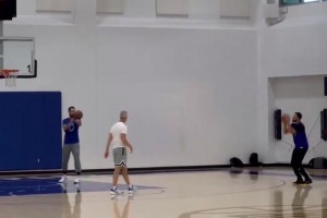 库里三分训练备战附加赛 手感还是这么丝滑！