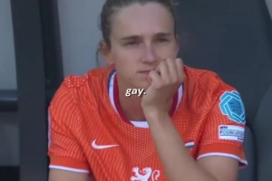 邦马蒂：我成少数群体了！女足球员和她们的伴侣！