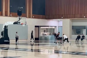 防守无解，进攻很铁！文班训练关键时刻的防守+个人强攻