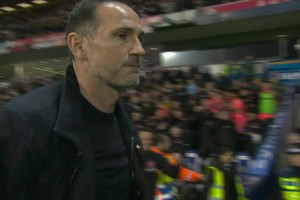 传奇再续！率领考文垂重返英超！兰帕德赛后高举双臂庆祝！