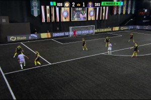 还是那么骚气！马塞洛国王联赛秀背身穿裆过人