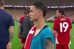 此前世预赛时印尼球员怒喷马宁，马宁不惯着直接出示红牌！