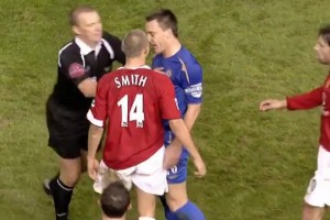 顶级控场！两大硬汉剑拔弩张，主裁一招直接摁住！