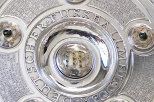 德甲冠军沙拉盘再次扩容！拜仁今夜夺冠在望