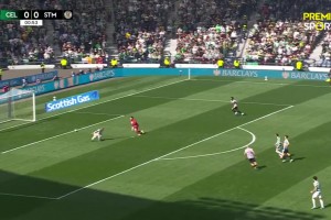 门将上演超级超级巨大失误！前田大然笑纳大礼