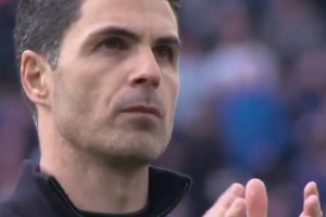 陪孩子玩！凯恩还是有一颗当守门员的心！