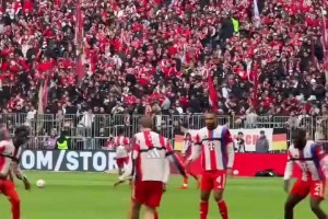 依旧如父如子！热身时被凯恩穿裆后“娇羞”的奥利塞！