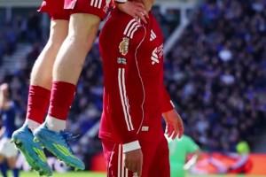 詹俊：利物浦现在可以保五争四了，但是球队的霉运还在继续！